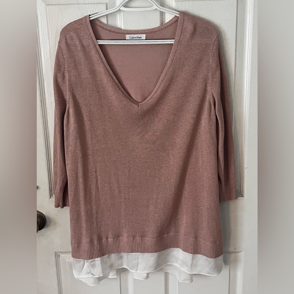 V-Neck Calvin Klein layered sweater